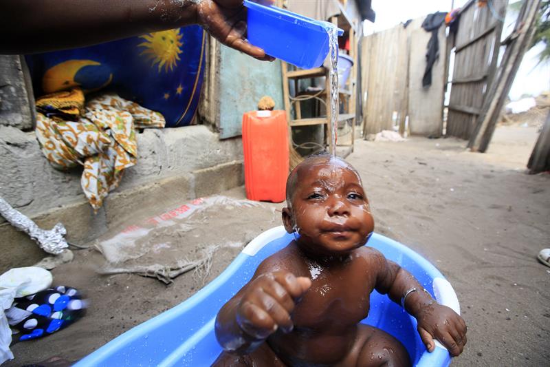 Agua y niño