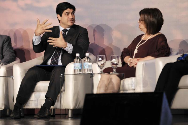 Carlos Alvarado y Yamileth Astorga