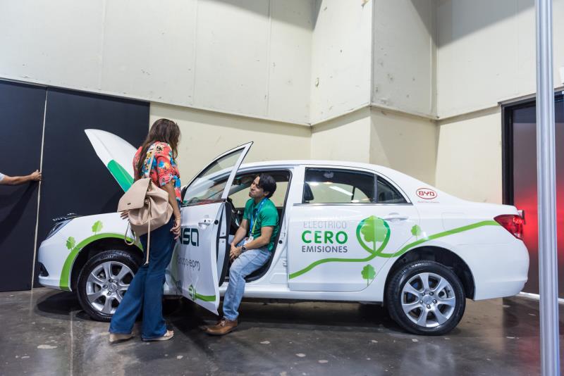 Un auto eléctrico de "Cero Emisiones"