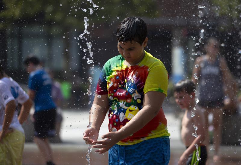 Niño en el agua