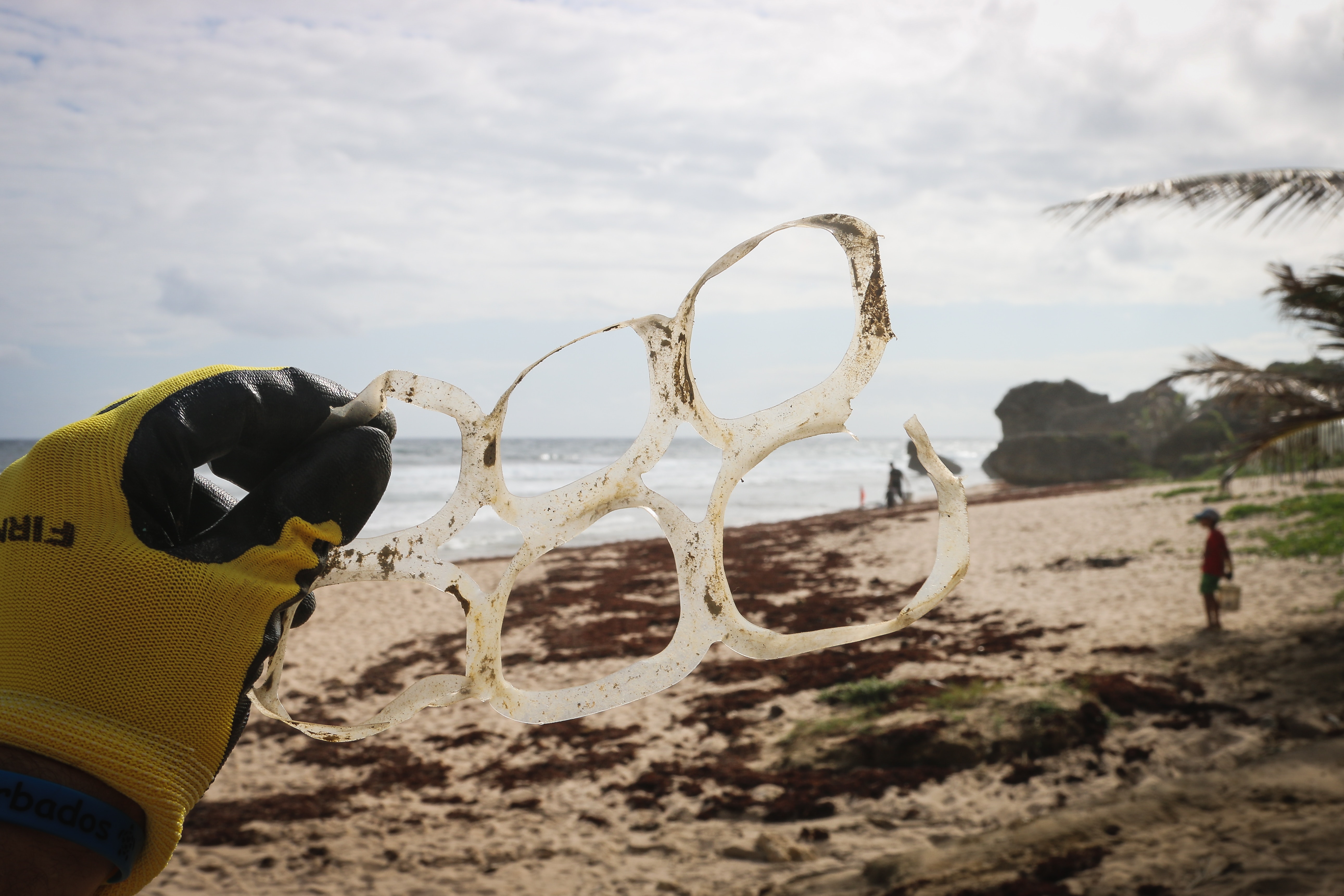 Plásticos en la playa