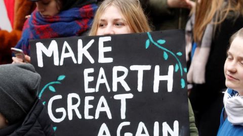 Jóvenes marchan en todo mundo para exigir políticas contra el cambio climático