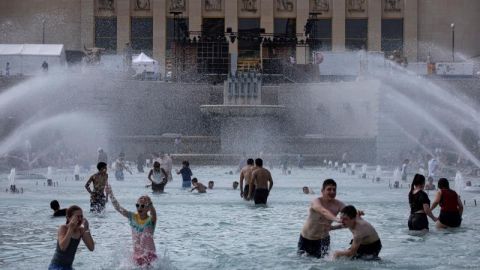 Francia declara alerta roja debido a la ola de calor
