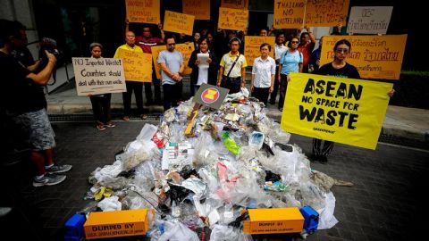 Protesta Greenpeace vs plásticos