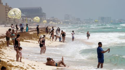 Cumbre sobre sargazo reúne a doce países en Cancún