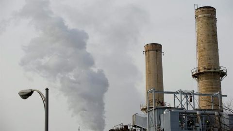 Chimenea de planta de carbón