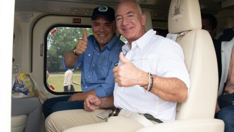 Iván Duque y Jeff Bezos 