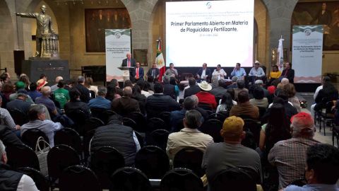 el Primer Parlamento Abierto en materia de Plaguicidas y Fertilizantes