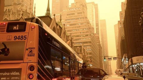 El humo de los incendios forestales en Quebec