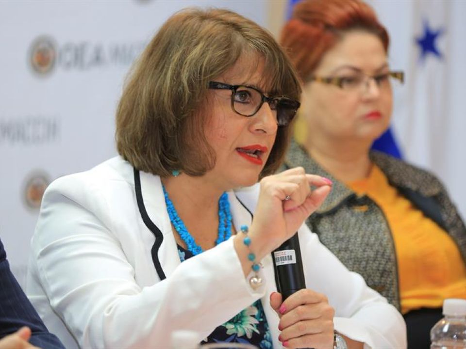 Ana María Calderón