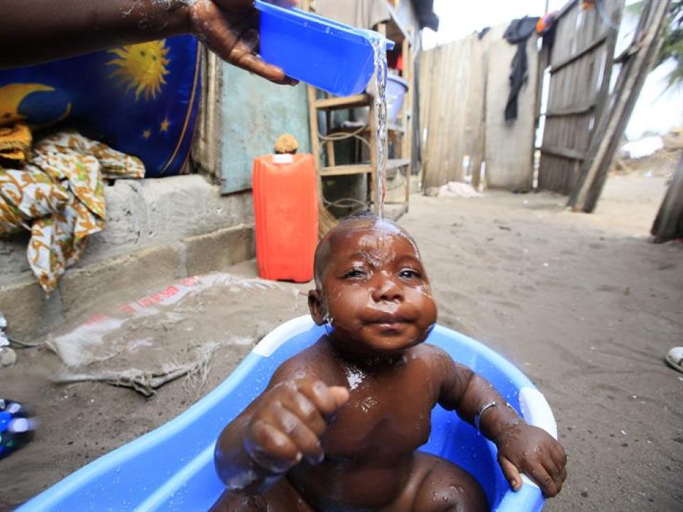 Agua y niño