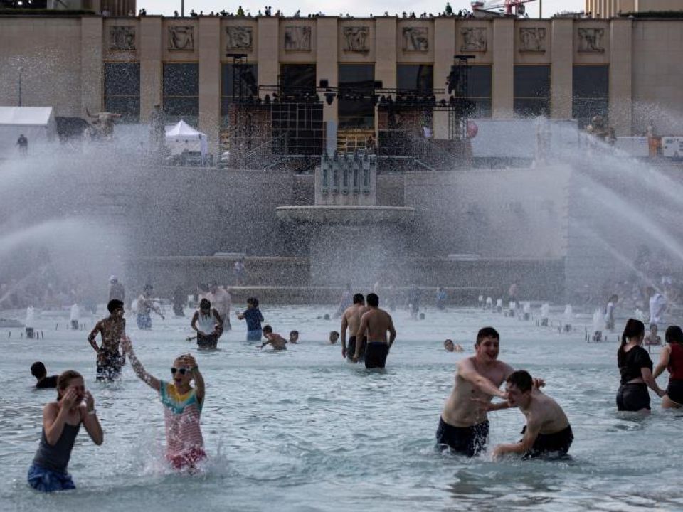 Francia declara alerta roja debido a la ola de calor