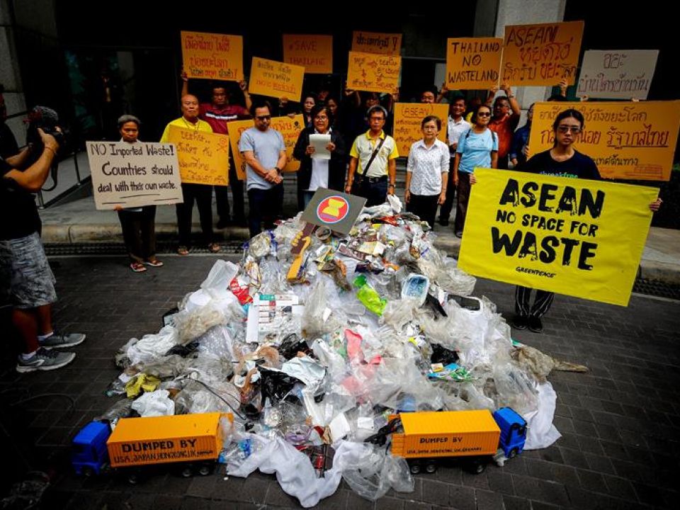 Protesta Greenpeace vs plásticos