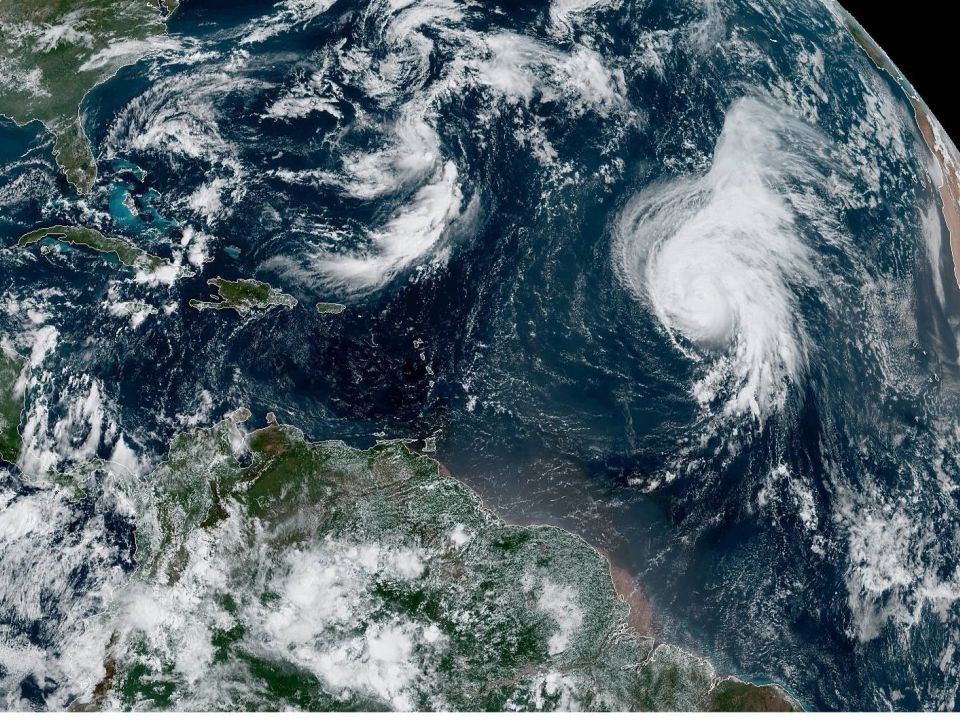 Huracan y tormenta