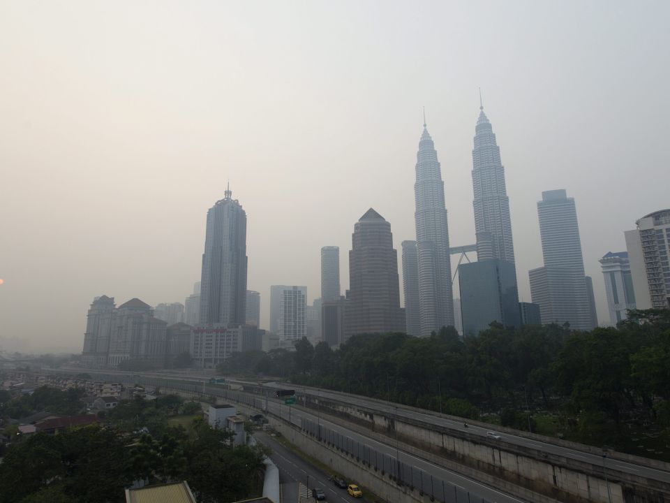 Ciudad y aire contaminado
