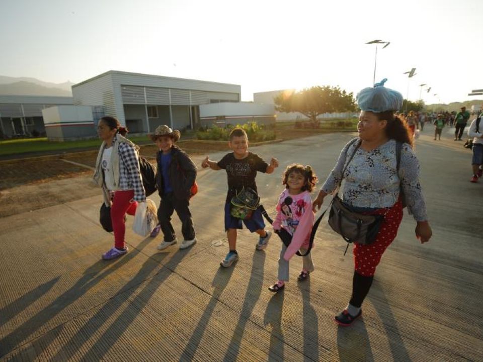 Niños caminando