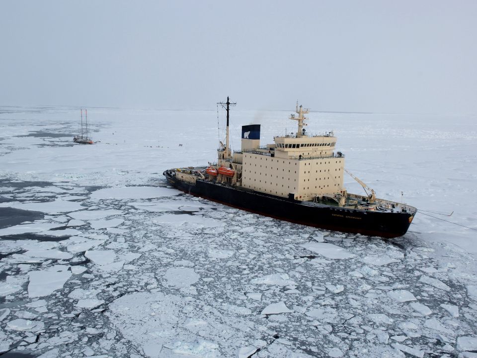 Barco en el Ártico
