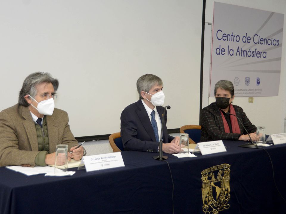 Jorge Zavala Hidalgo, como director del ICACC de la UNAM