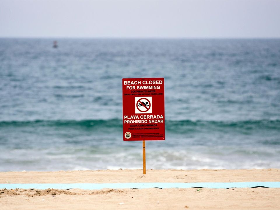 Prohibido nadar en la playa