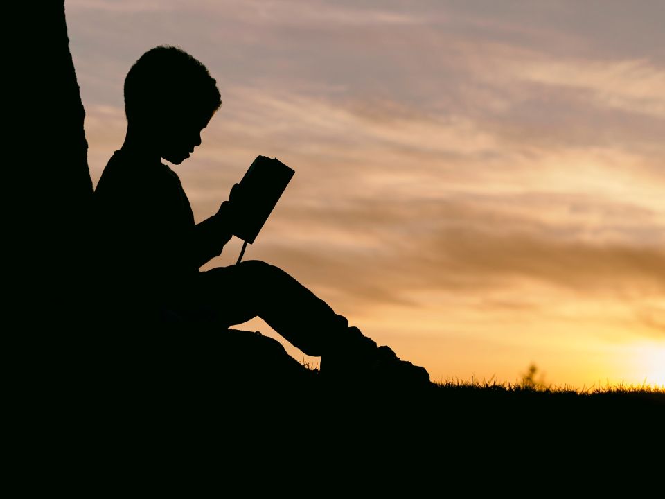 Niño leyendo