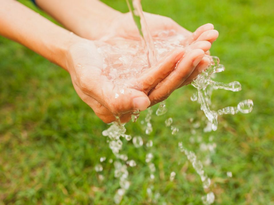 Manos Agua FUNO