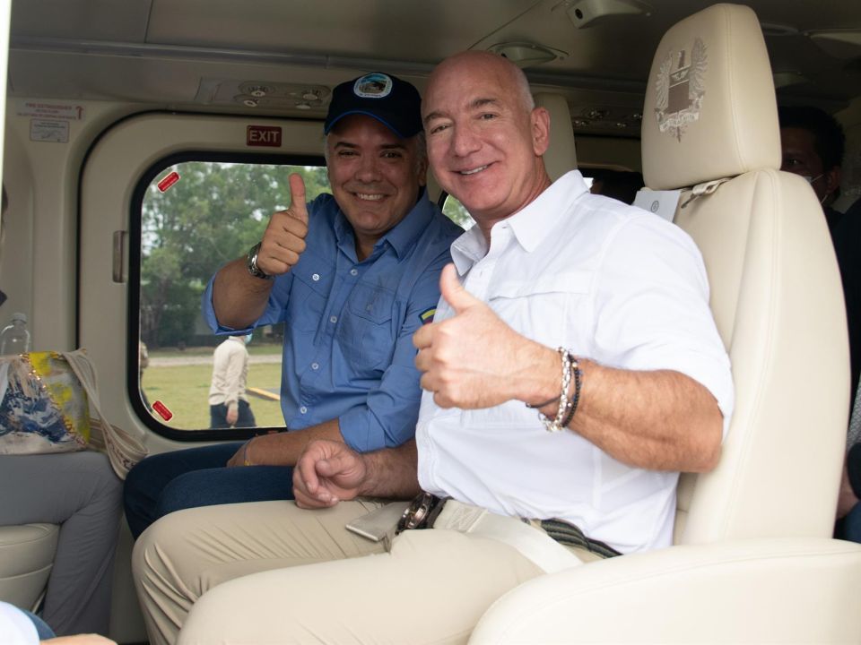 Iván Duque y Jeff Bezos 