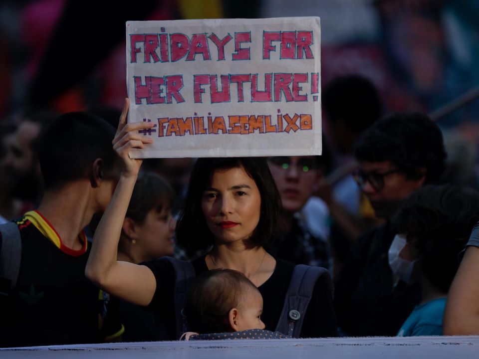 Manifestante en Brasil