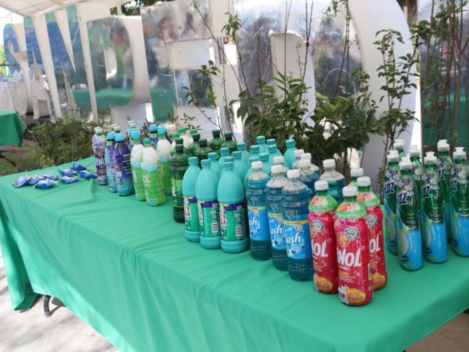 Botellas plásticas