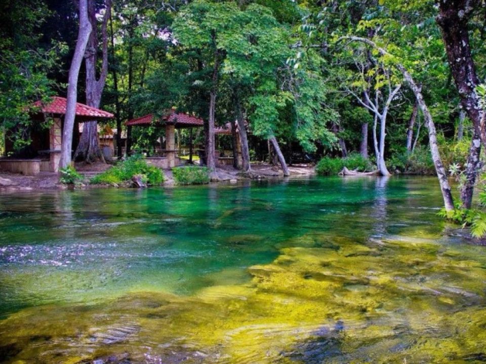 Lagos de Colón