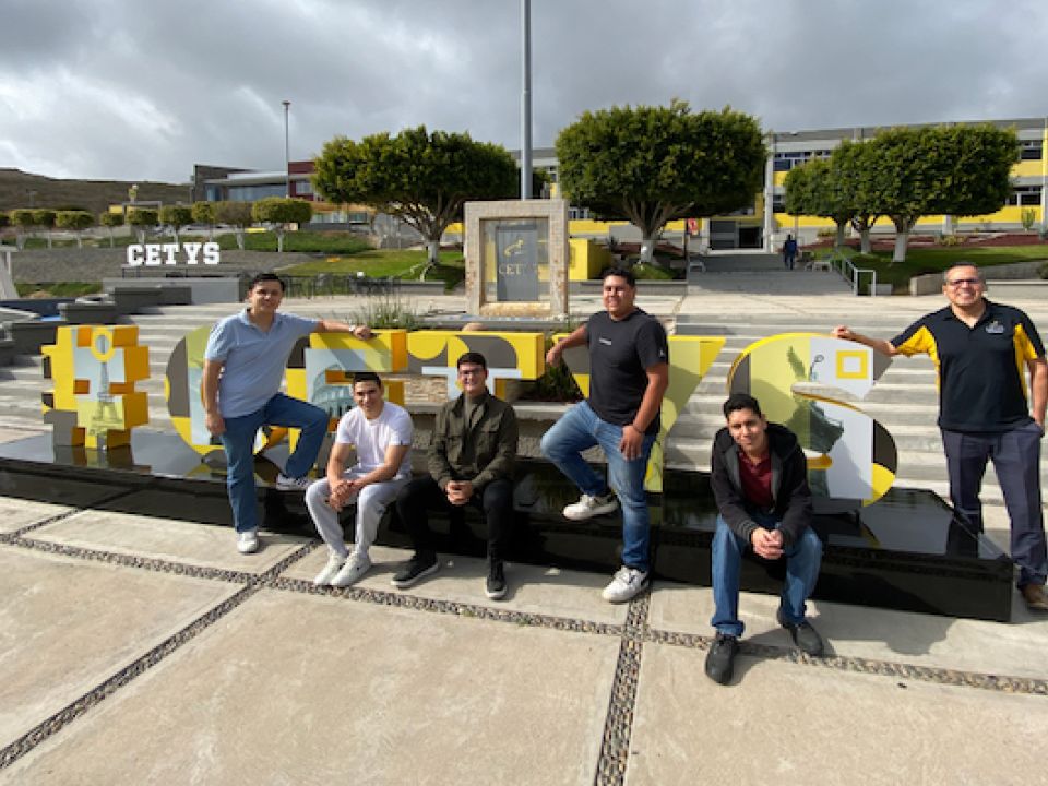 Estudiantes del Cetys