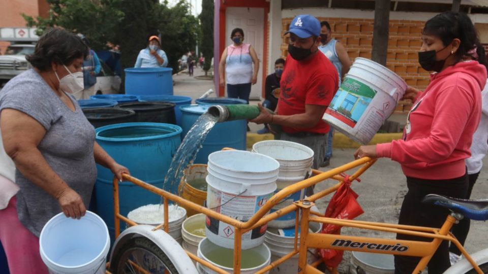 Botes con agua